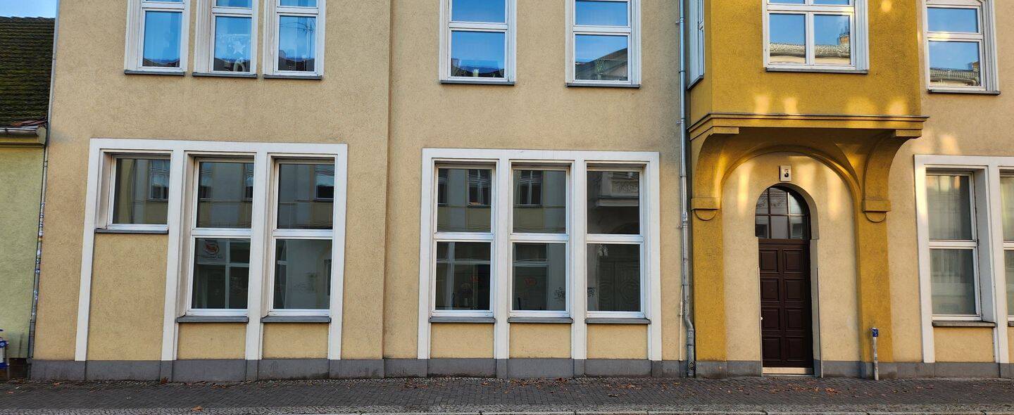 Zentrum: Wohnung / Praxis / Laden-Wohnung / Büro – Direktzugang von Straße möglich, 14641 Nauen