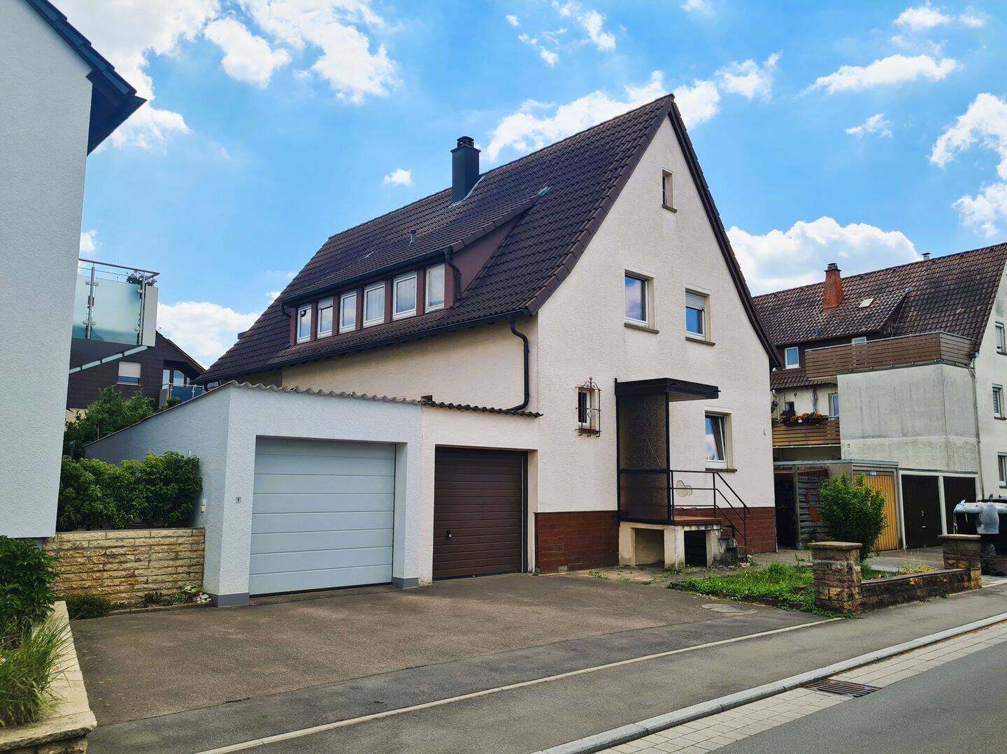 Schönes Zweifamilienhaus in gefragter Wohnlage – frei!, 73770 Denkendorf