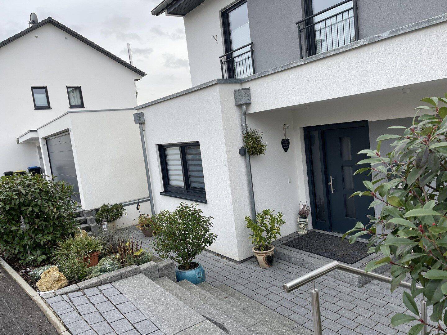 Schönes,neues Einfam.Haus mit Doppelgarage und großer Südterrasse mit Überdachung, 75181 Pforzheim