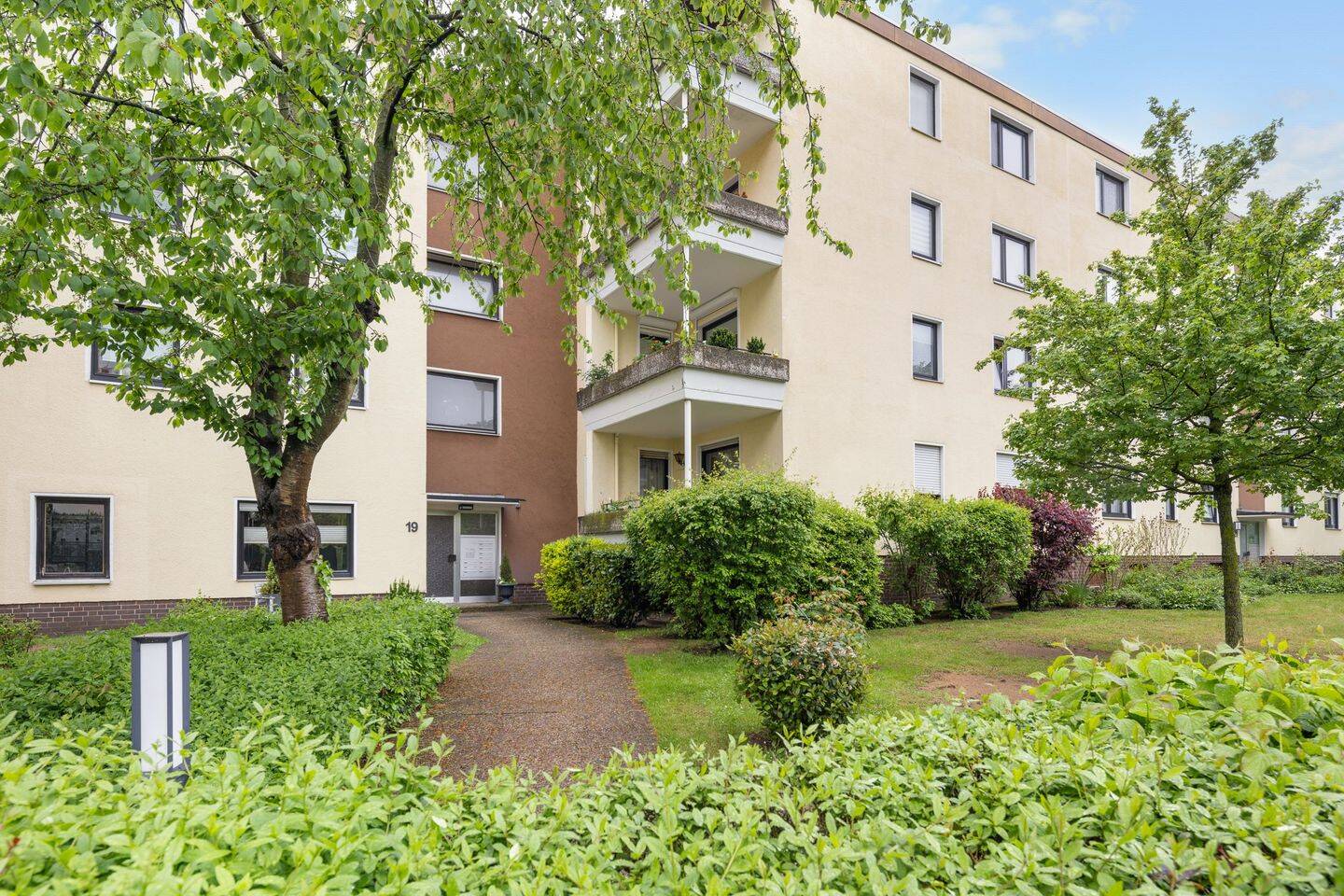 Wettbergen Terrassenhaus: attraktive 3-Zimmerwohnung im 3.OG mit Garage und Stellplatz, 30457 Hannover