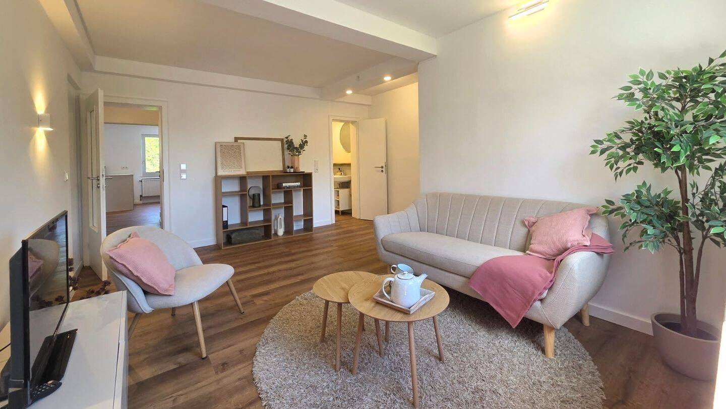 Modernisierte 4-Zimmer-Etagenwohnung in Mönchengladbach-Eicken, 41063 Mönchengladbach (Eicken Großheide Stadtmitte Windberg)