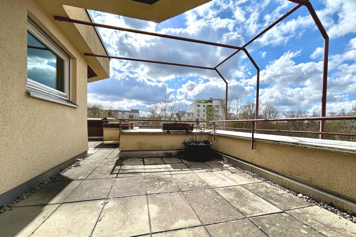 Dachterrasse mit freier 2-Zi.-Whg., TL-Bad mit Wanne + Dusche, 4. OG mit Aufzug, TG-Box, 70499 Stuttgart
