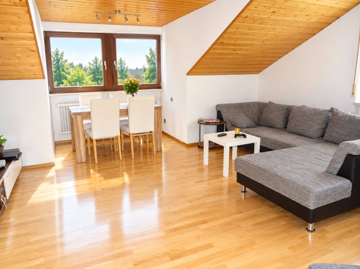 3-4 Zimmer Dachgeschosswohnung, 73230 Kirchheim unter Teck
