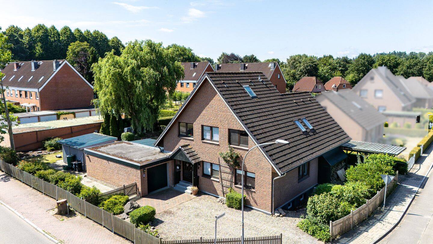 Großzügiges Einfamilienhaus mit viel Charme und zentral in Lensahn gelegen!, 23738 Lensahn