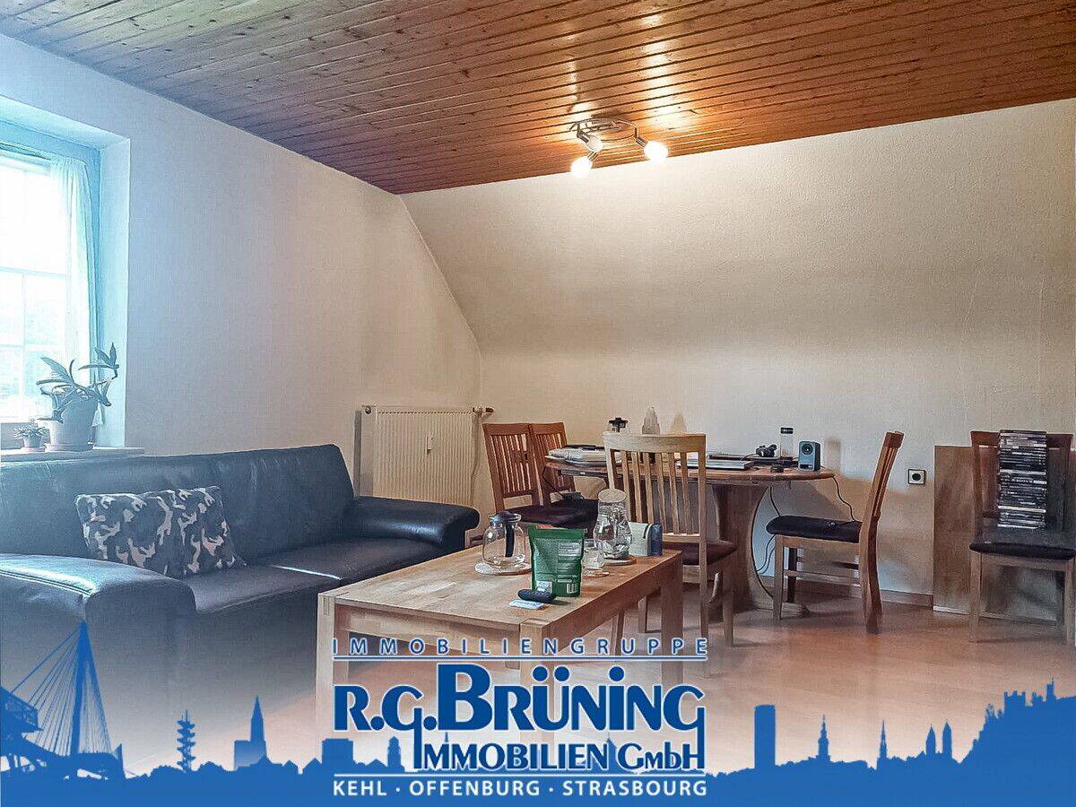 Schön geschnittene 2-Zimmer Dachgeschosswohnung im Herzen von Durbach, 77770 Durbach