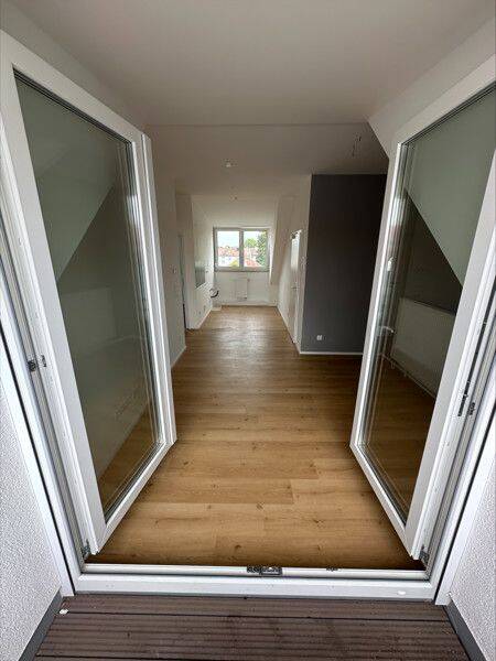 Für Singles oder Paare: 2-Zimmer Dachgeschosswohnung mit Loggia, 87700 Memmingen