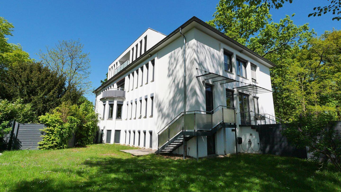 Elegantes Wohnen auf zwei Ebenen mit herrlichem Garten, 33175 Bad Lippspringe