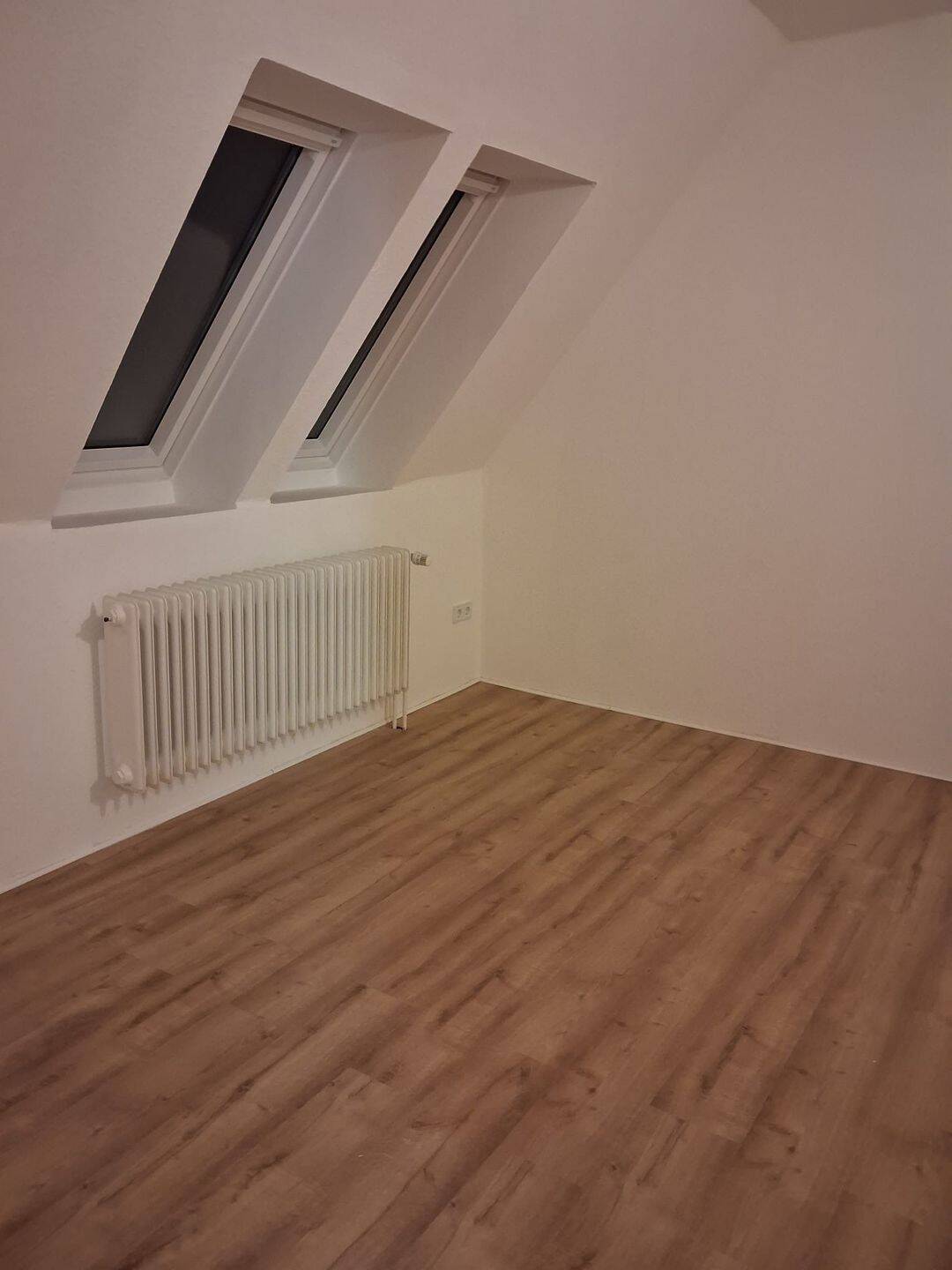 Dachgeschosswohnung in Hassee, 24113 Kiel (Gaarden-Süd Hassee)