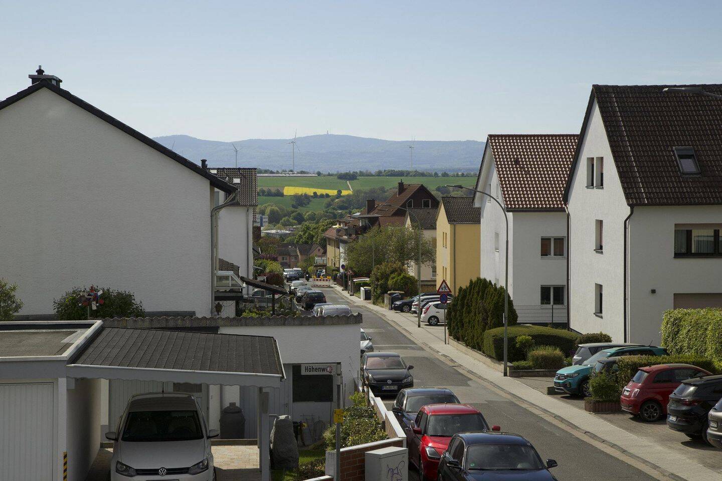 Charmantes Mehrfamilienhaus mit Feldbergblick in naturnaher Lage von Karben, 61184 Karben