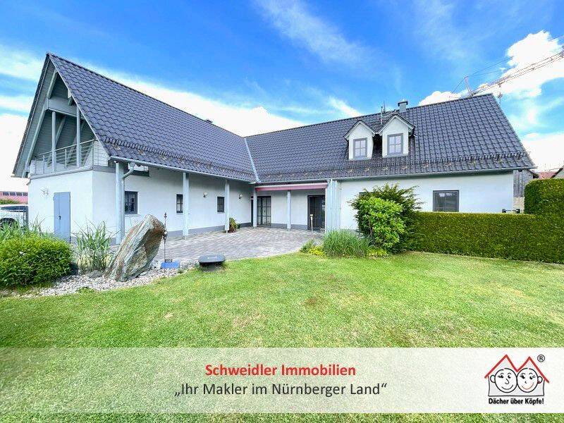 Groß & modern – XXL-Einfamilienhaus (Bj. 2006) mit 1.900 m² Grund und Doppelgarage in Krottensee, 91284 Neuhaus a.d. Pegnitz