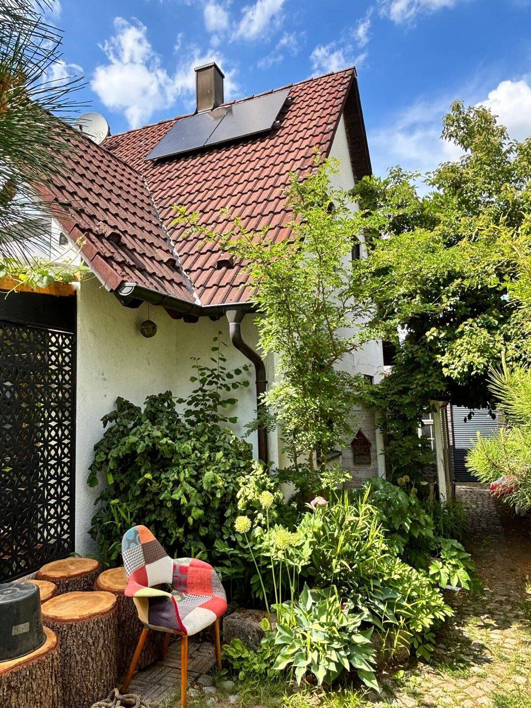 2-Familienhaus/DHH mit einer kleinen und einer großen Einheit mit Sanierungsbedarf! Beliebte Wohnlage mit großem Grundstück, Gartenhaus, Baumhaus, 91058 Erlangen (Bruck Eltersdorf Erlangen-Süd Sebaldussiedlung Tennenlohe)
