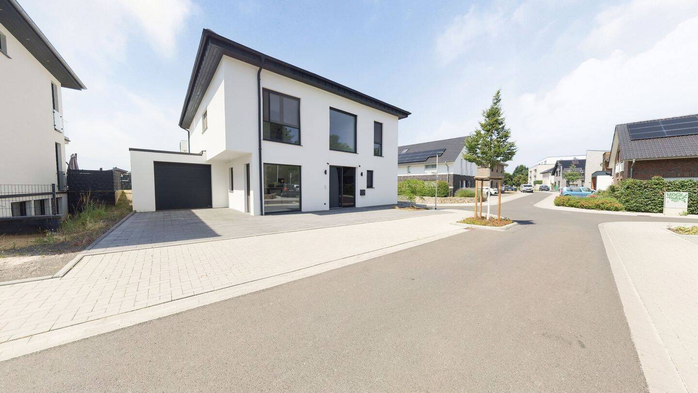 Bezugsfertige Architektenvilla in Jülich – großzügiges Wohnen, hochwertige Ausstattung und Energieeffizienz A+, 52428 Jülich