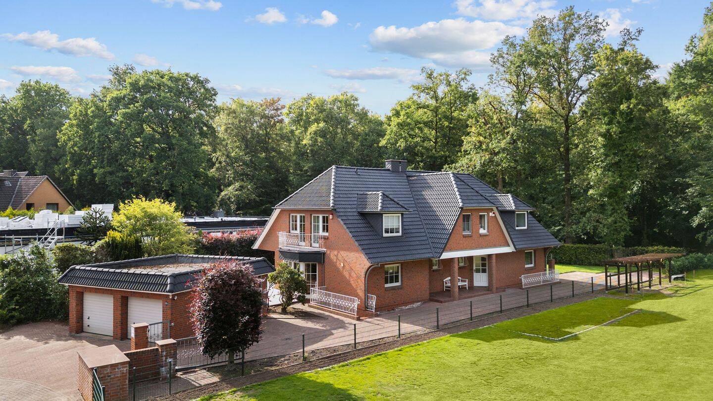 Frisch sanierte Doppelhaushälfte in direkter Waldrandlage am Volksdorfer Wald, 22145 Hamburg (Wandsbek Farmsen-Berne Rahlstedt)