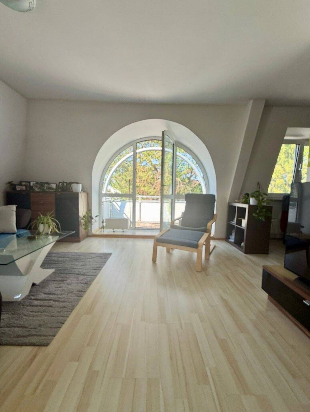 Charmante Wohnung mit Balkon, 90765 Fürth