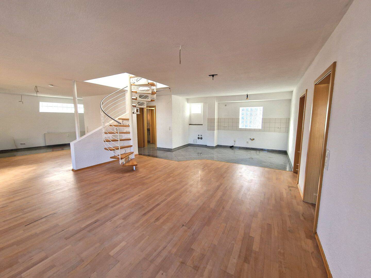 Stadtleben trifft Freiluft-Oase: Maisonette mit 45 m² Dachterrasse, 75173 Pforzheim