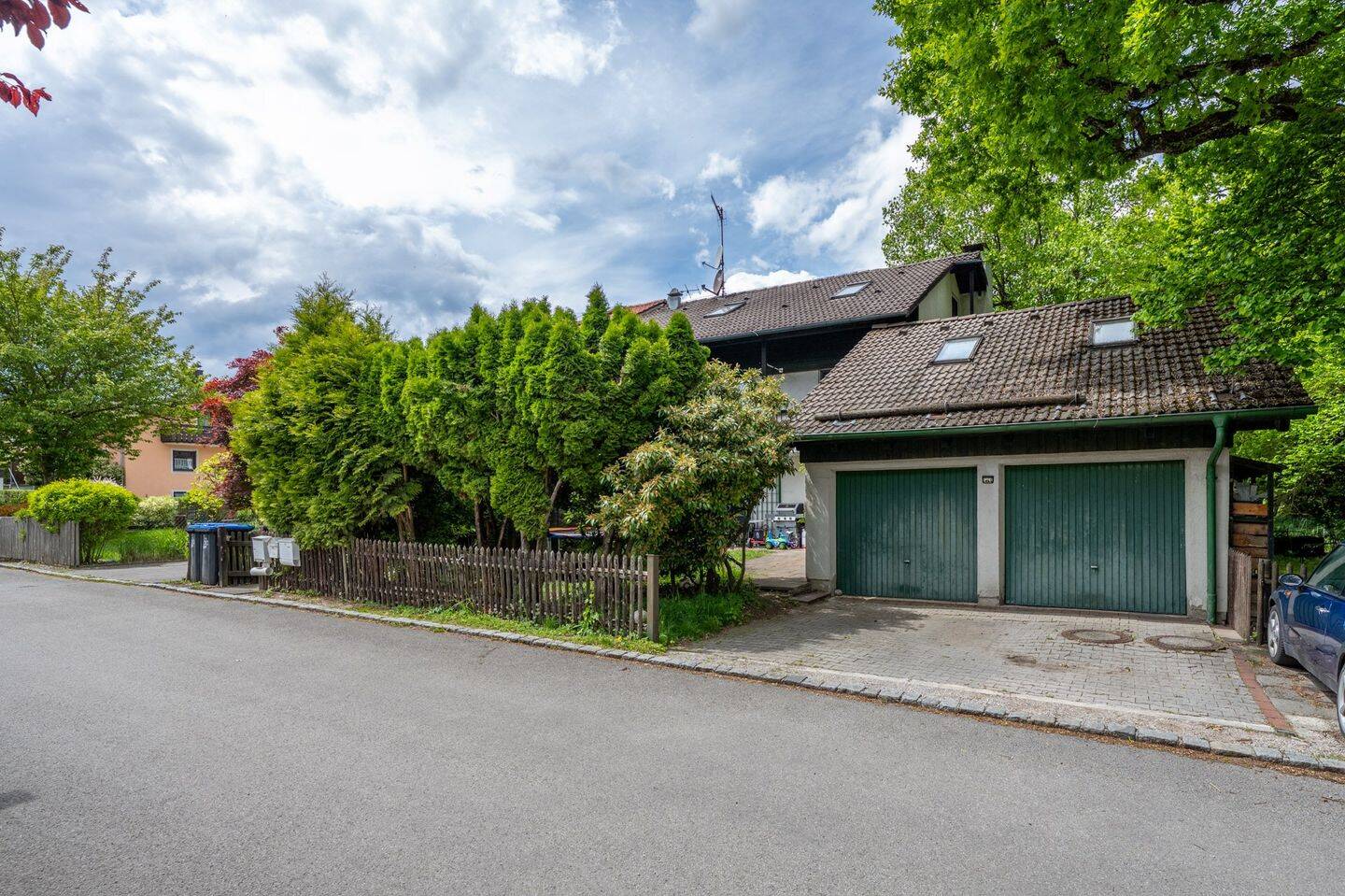 AIGNER – Doppelhaushäfte mit Entwicklungspotenzial in ruhiger Lage von Bernried, 82347 Bernried am Starnberger See