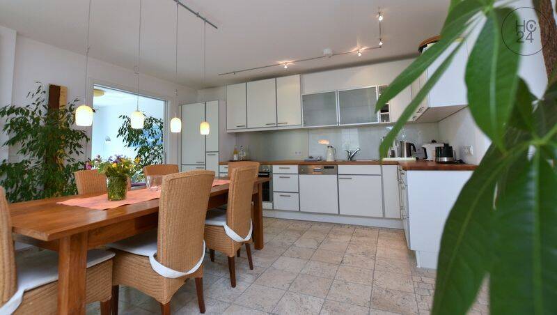 Exklusiv möblierte 4-Zimmer-Wohnung mit Terrasse und Garten direkt am Bodensee, 88149 Nonnenhorn