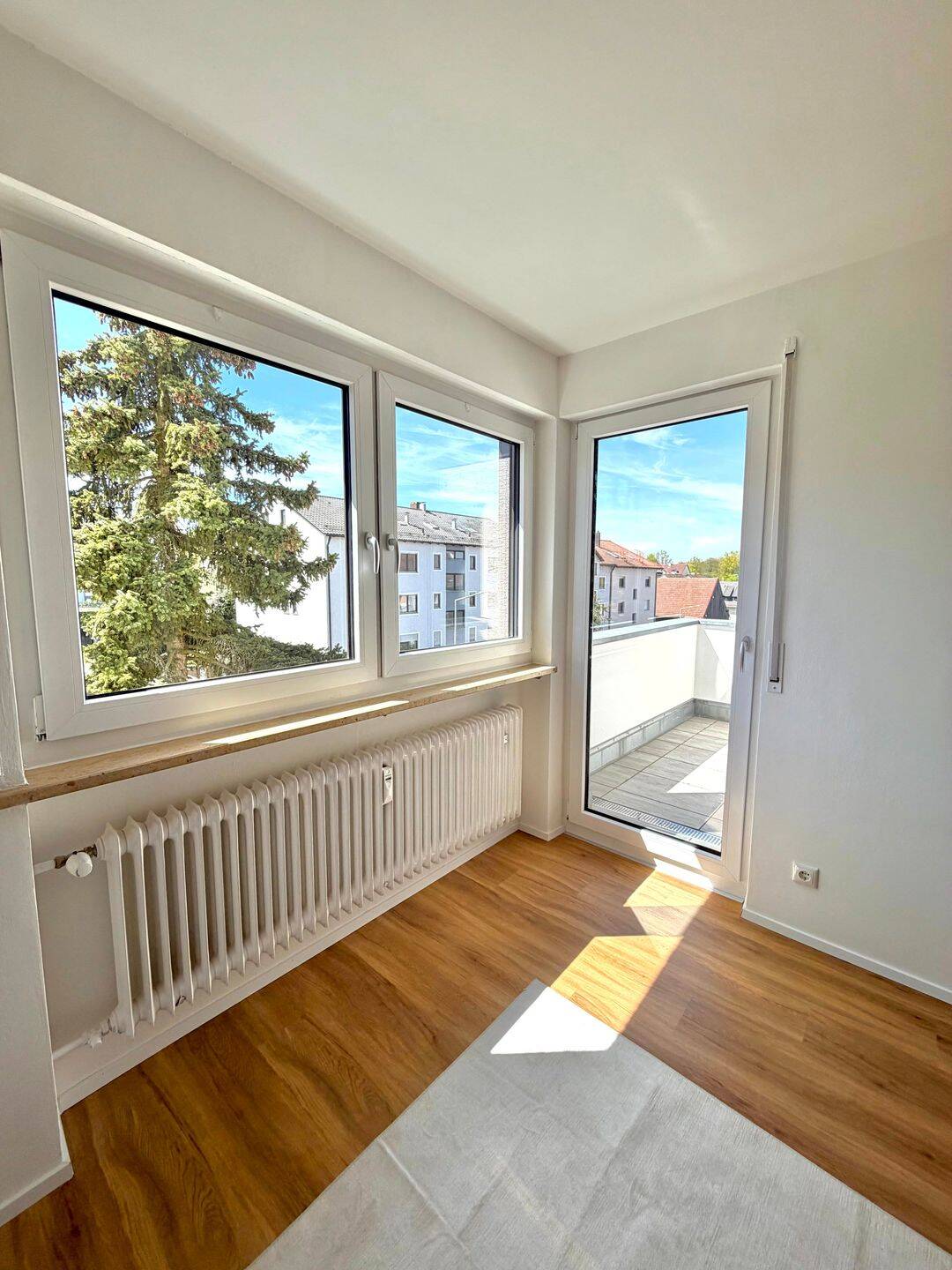 Erstbezug nach Sanierung provisionsfreie 3-Zimmer-Wohnung mit Balkon und TG-Stellplatz, 93051 Regensburg (Galgenberg Großprüfening-Dechbetten-Königswiesen Kumpfmühl-Ziegetsdorf-Neuprüll)
