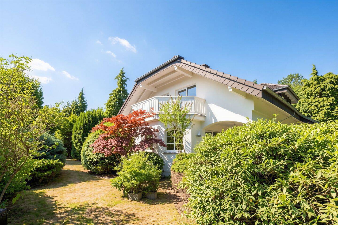 Großzügiges Einfamilienhaus mit Traumgarten in Feldrandlage, 35444 Biebertal