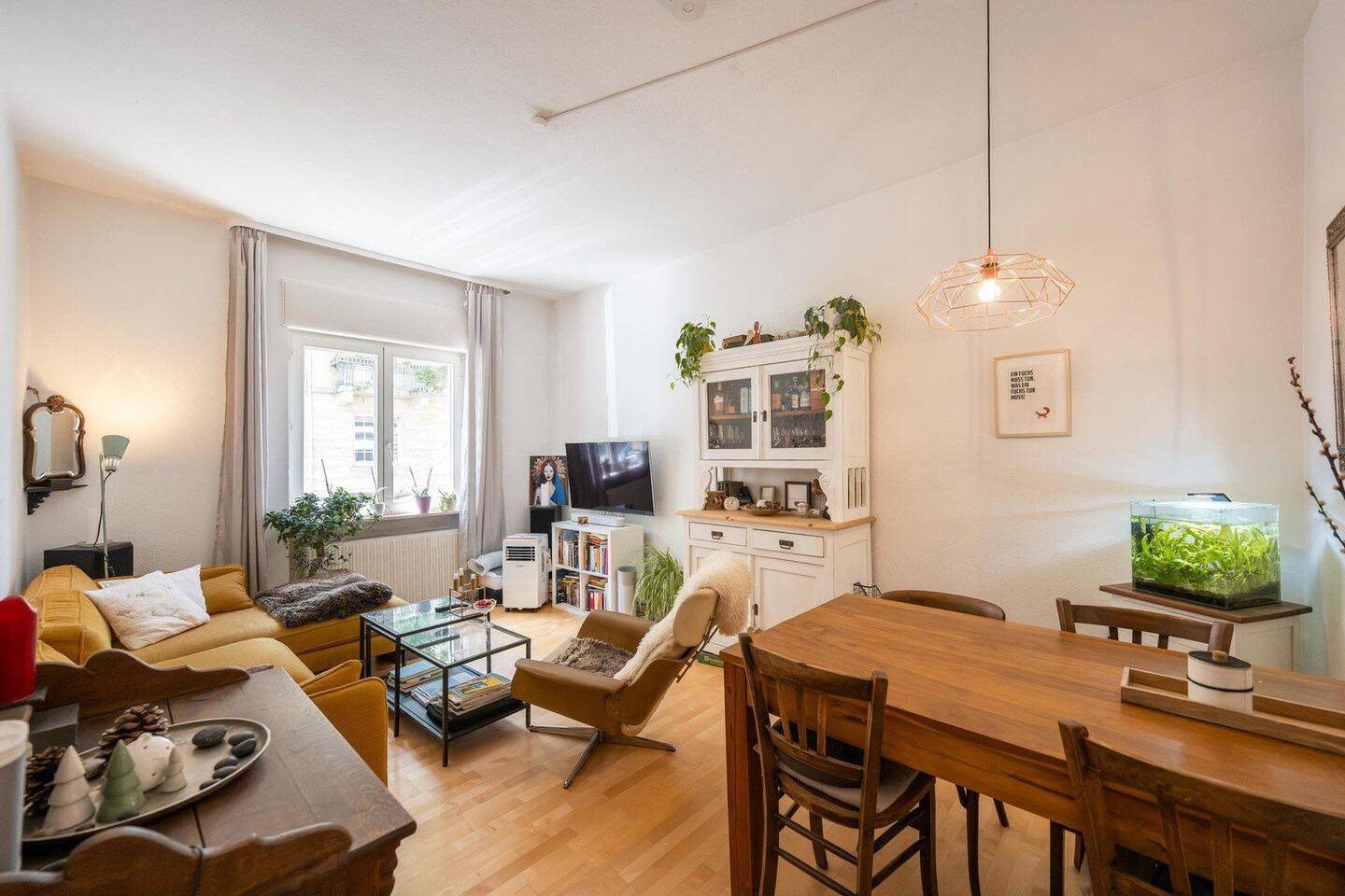 Provisionsfrei! Charmante vermietete 2-Zimmer-Altbau-Wohnung (ca.51 m²)+Balkon in der Südweststadt, 76137 Karlsruhe