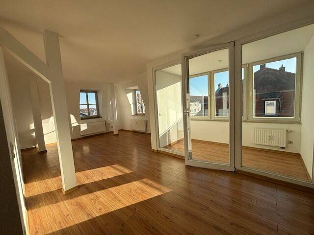 * sonnige Eigentumswohnung im DG * Wintergarten * Küche/Bad mit Fenster *, 4416 Markkleeberg