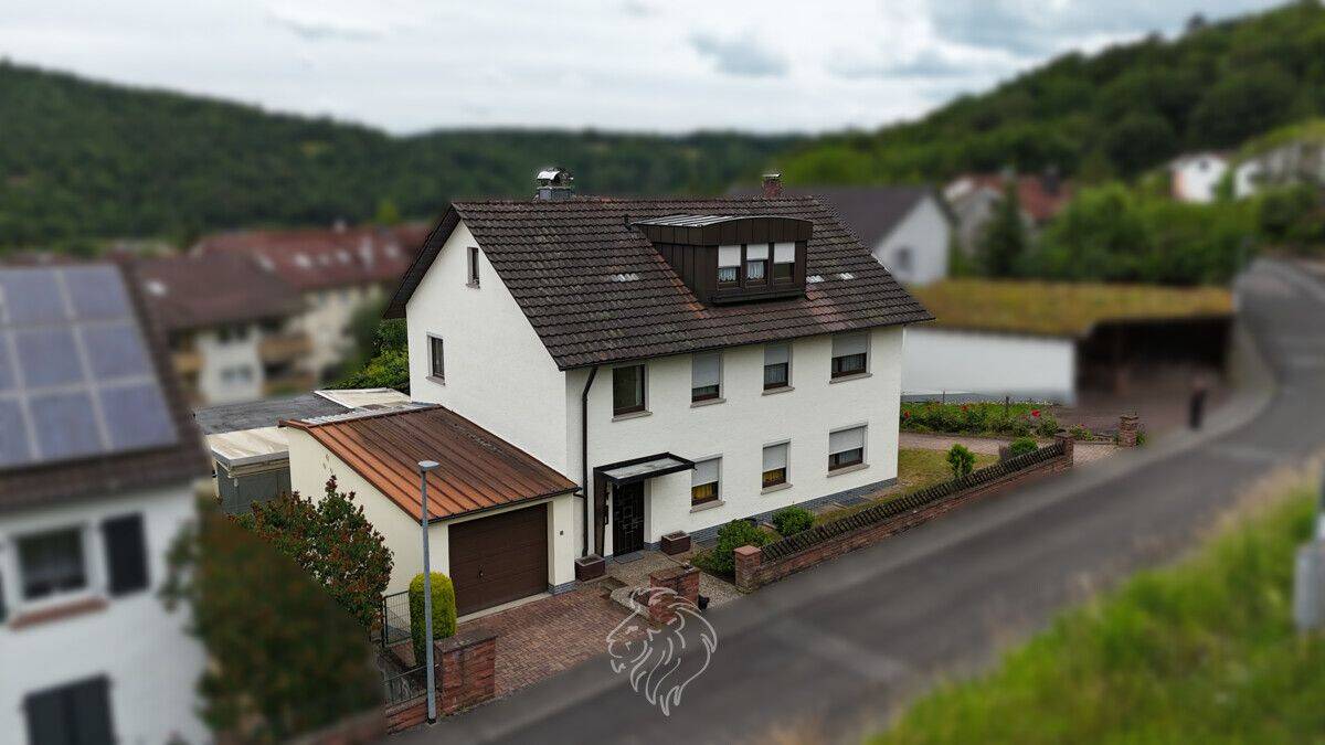 Wohnen mit Burgblick – Großzügiges Mehrgenerationenhaus mit Werkstattfläche in Wertheim, 97877 Wertheim