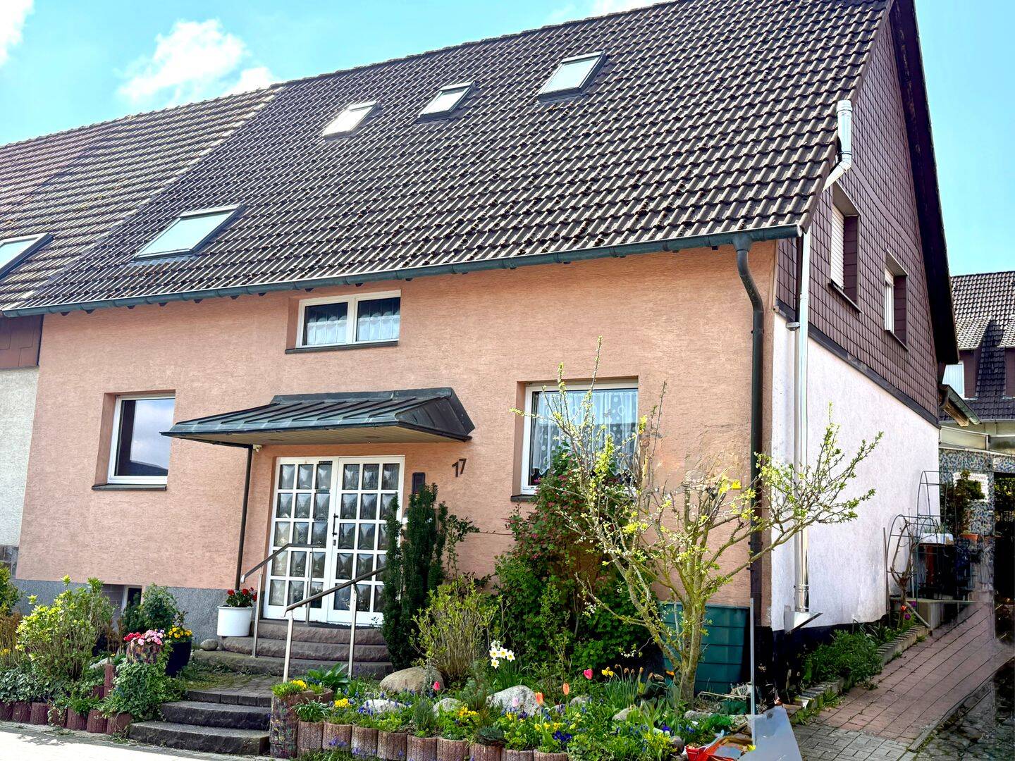Charmante Doppelhaushälfte mit viel Potenzial in beliebter Lage von Arnsberg-Hüsten, 59759 Arnsberg