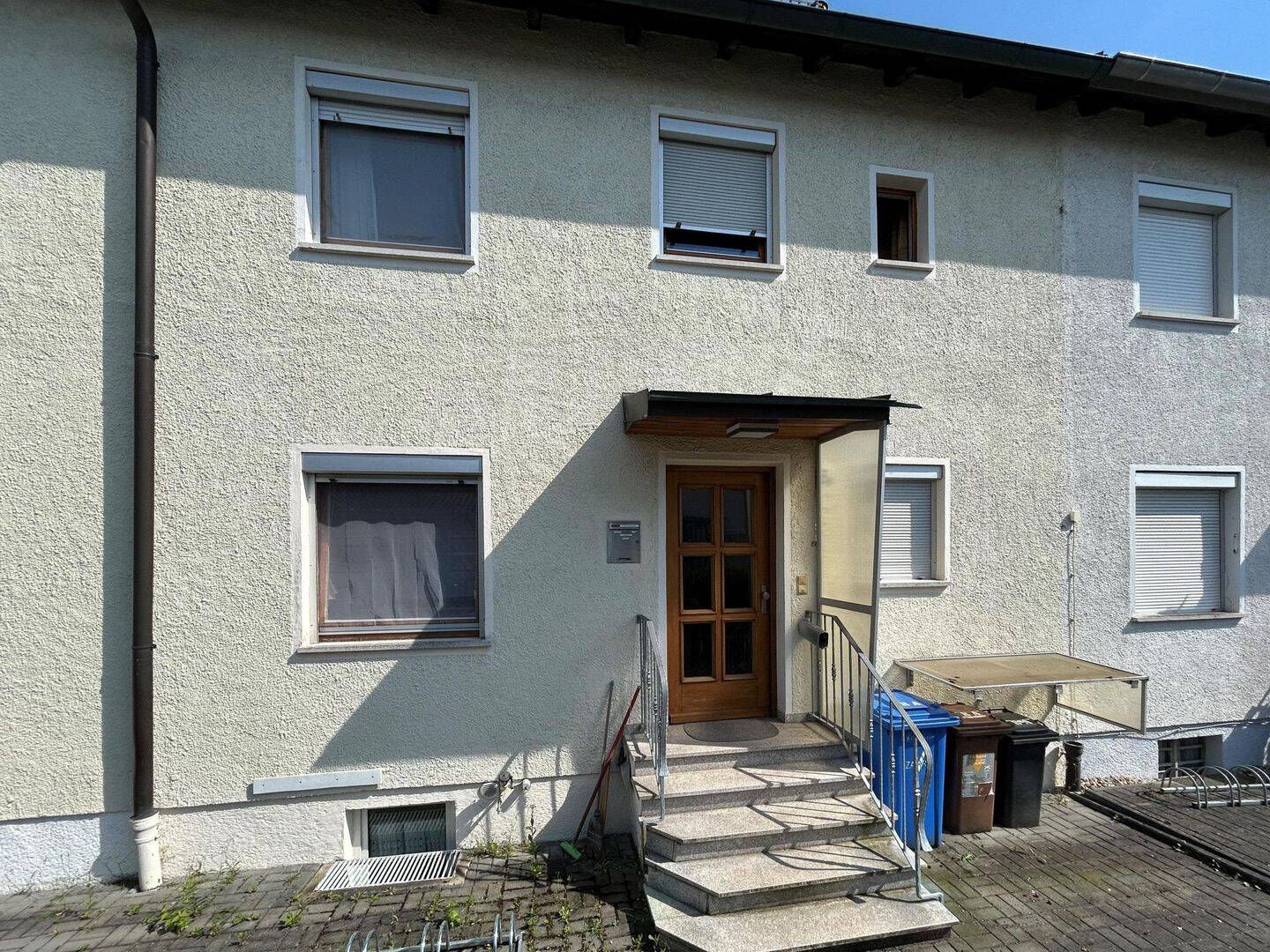 Geräumiges Reihenmittelhaus mit schönem Garten, 94315 Straubing