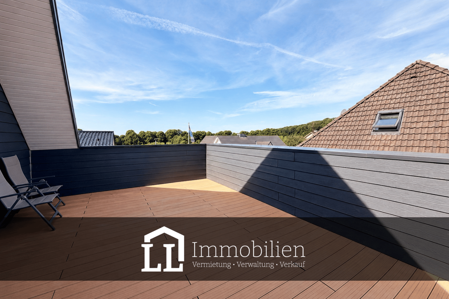 HAUSGEFÜHL: Großzügiges Wohnen auf zwei Ebenen mit Dachterrasse., 24576 Bad Bramstedt