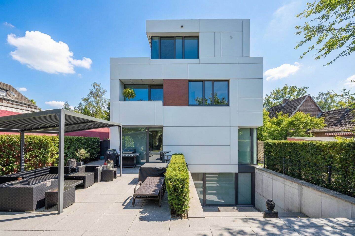 Stilvolle Architektenwohnung mit grünem Refugium und überdachter Sonnenterrasse, 22589 Hamburg (Altona Blankenese Iserbrook Osdorf Sülldorf)