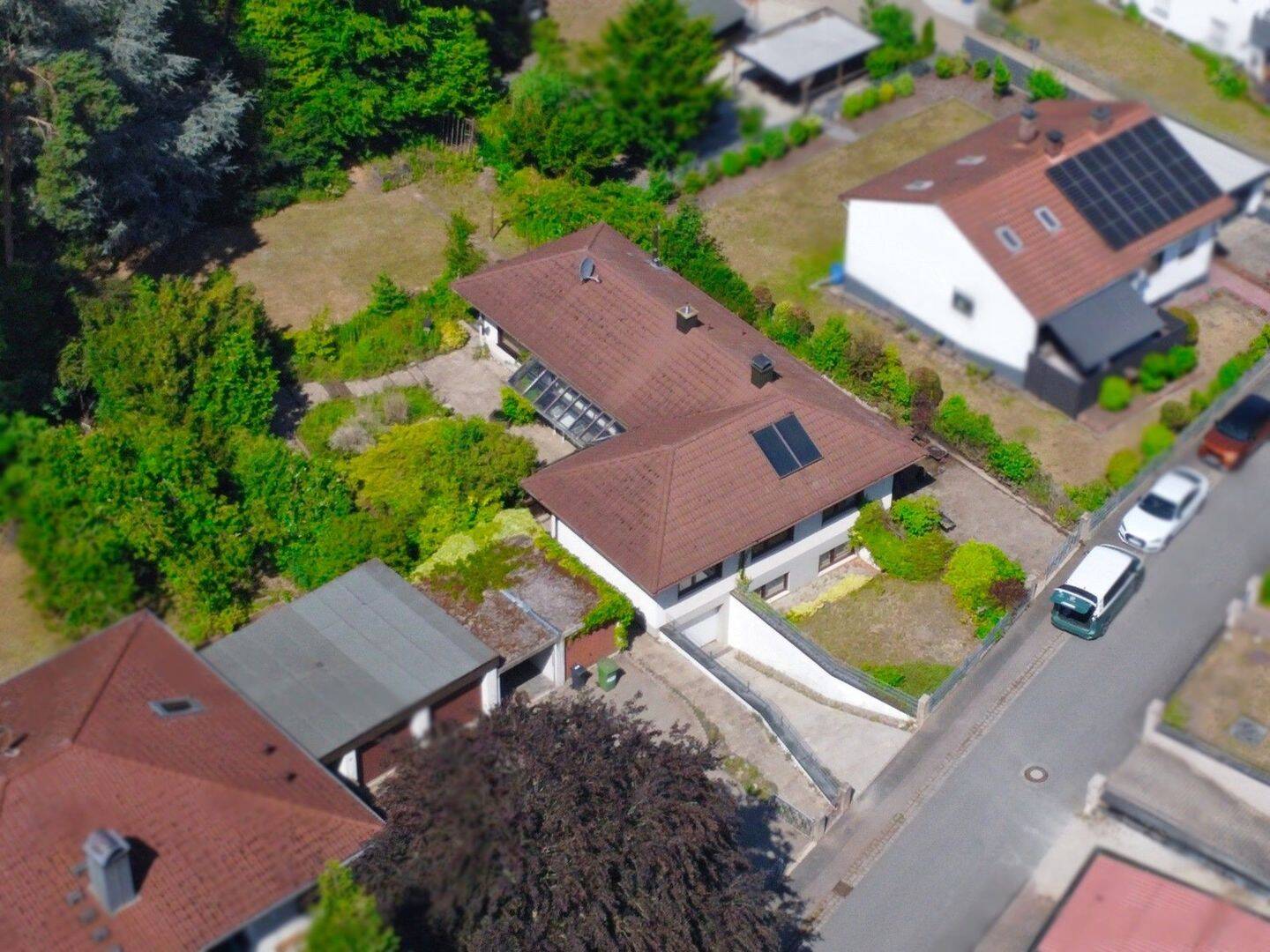Großzügiges Familiendomizil mit 1.735 m² Traumgrundstück und privatem Naturgarten, 91341 Röttenbach