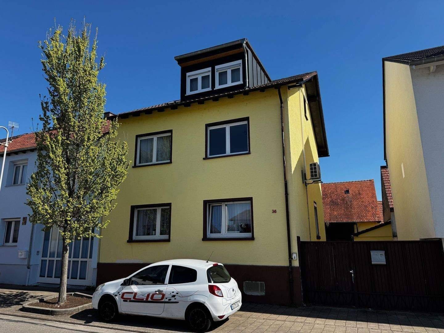 Zweifamilienwohnhaus mit modernisiertem OG, großer Scheune und Bauplatz in 2. Reihe. Auch als 3-FH nutzbar., 68789 St. Leon-Rot (Sankt Leon)