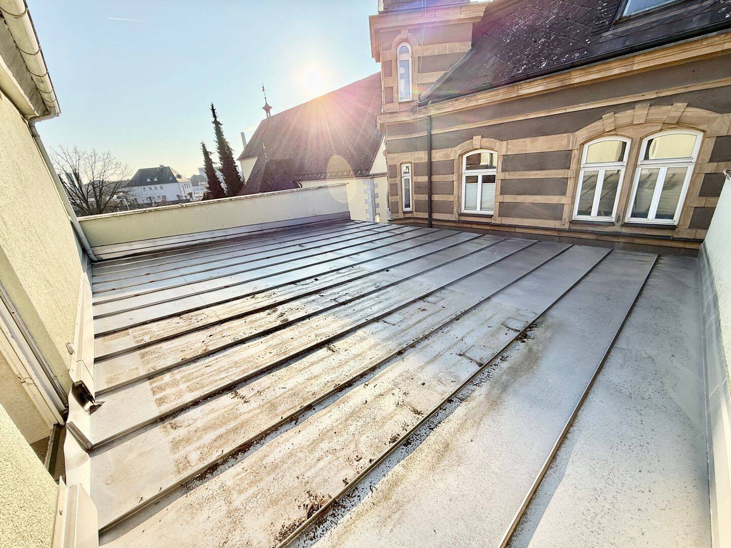 Mega-Potential: 42 qm Dachterrasse, 143 qm Wohnfläche, sofort bezugsfähig, 6-Zimmer-Eigentumswohnung im Dachgeschoss, sehr hell, 255 cm Raumhöhe, 91301 Forchheim