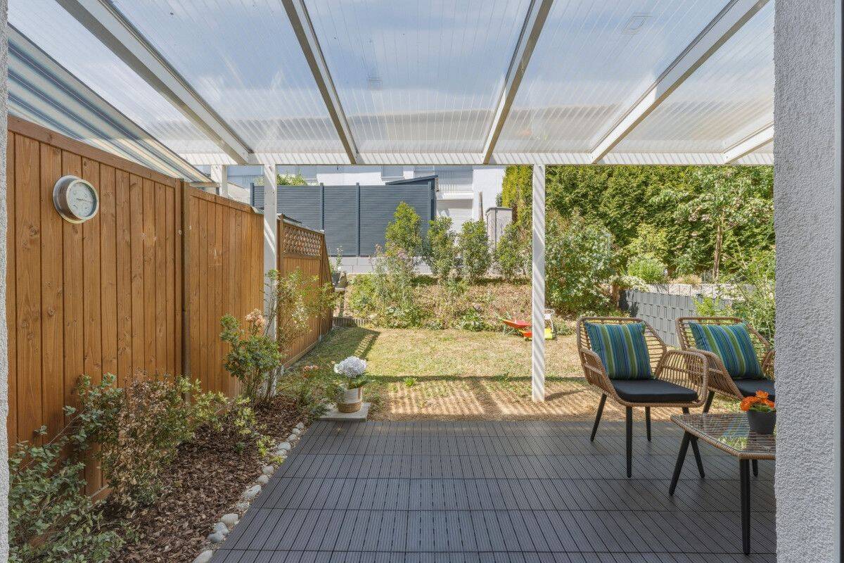 Offenes Wohnen auf höchstem Niveau – Wohngenuss mit Garten, Terrasse und Garage in NT-Enzenhardt, 72622 Nürtingen