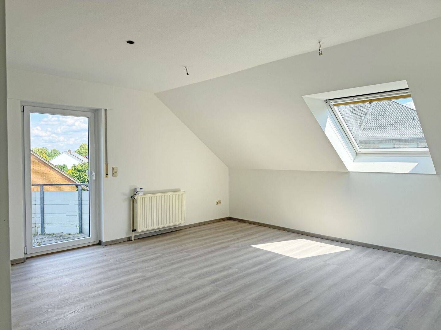 Renovierte und moderne 2 Zimmer-Wohnung mit neuer Einbauküche in Bad Oeynhausen-Oberbecksen, 32547 Bad Oeynhausen