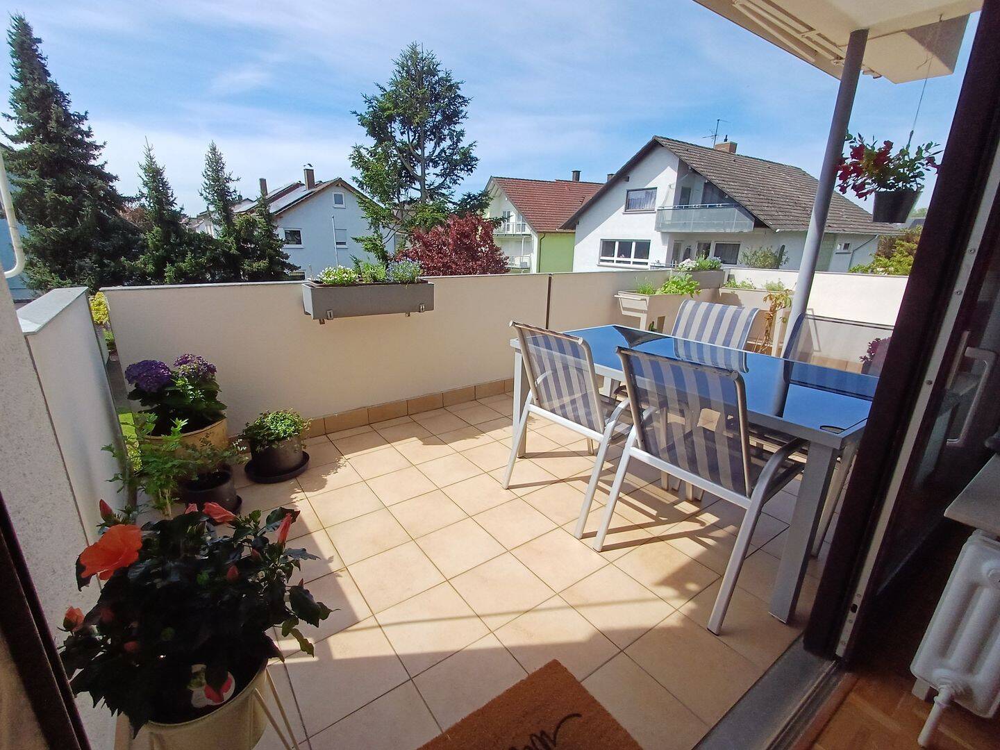Helle und geräumige 4-Zimmer-Wohnung mit Balkon und Garage, 76287 Rheinstetten