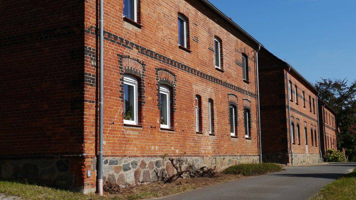 PROVISIONSFREI | Sanierungsobjekt mit Potenzial – 8 Wohnungen, Nebengebäude und 2.626 m² Grundstück, 17268 Templin