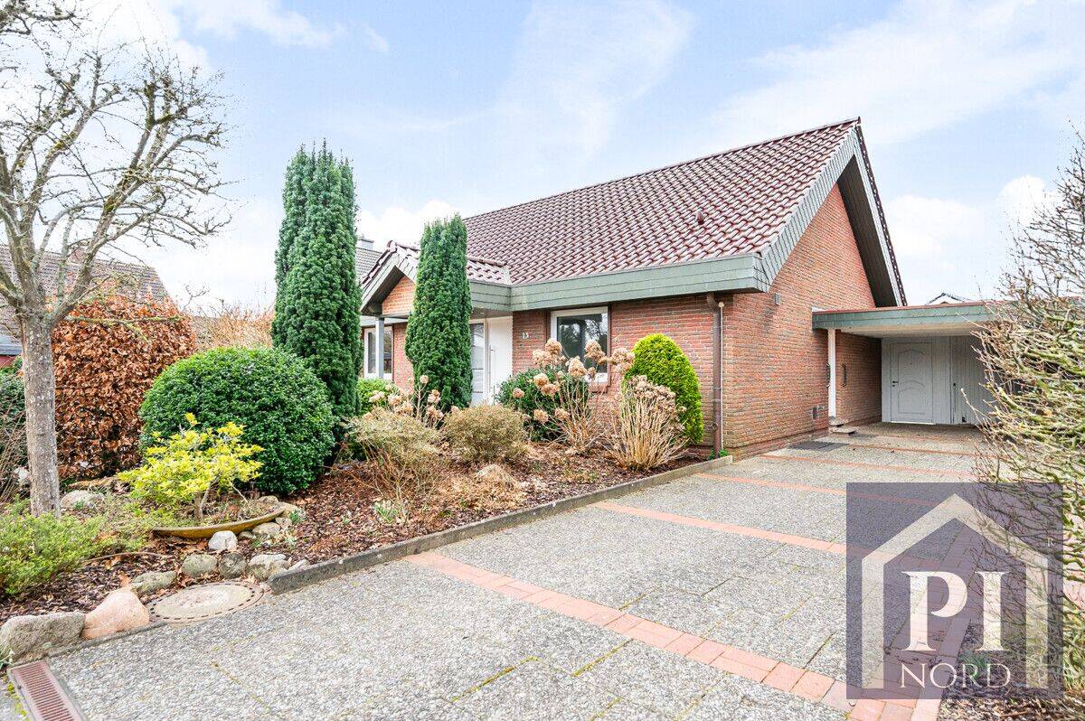 Stilvolles Einfamilienhaus mit 230m² Wohn-und Nutzfläche, Doppelcarport und traumhaftem Garten, 24784 Westerrönfeld