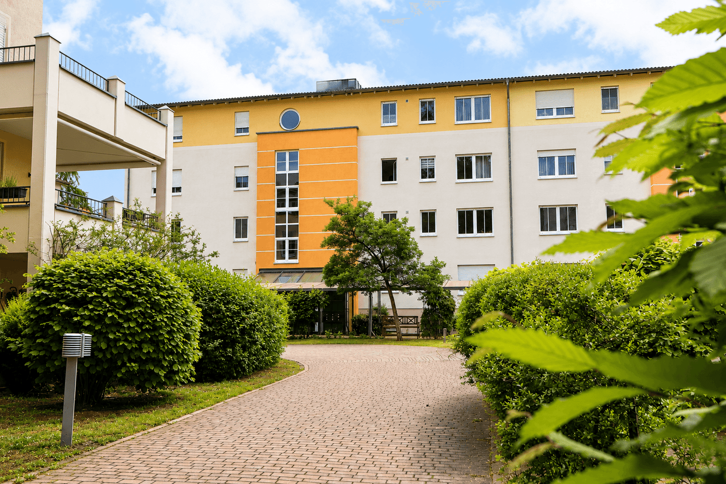 Seniorenwohnung in Südparkresidenz – barrierefrei, idyllisch und ruhig !, 91052 Erlangen (Anger Erlangen-Ost Erlangen-Süd Innenstadt)