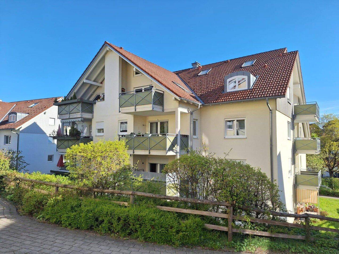 Großzügige Eigentumswohnung mit bis zu 6 nutzbaren Zimmern, 2 Balkonen und TG-Stellplatz, 88239 Wangen im Allgäu