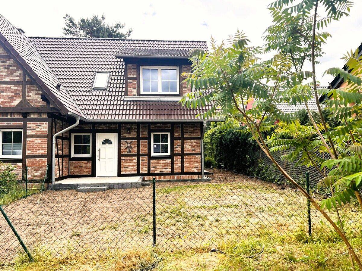 Moderne Doppelhaushälfte mit PV-Anlage, Wallbox und Gartenfläche in ruhiger Lage von Wendisch Rietz, 15864 Wendisch Rietz