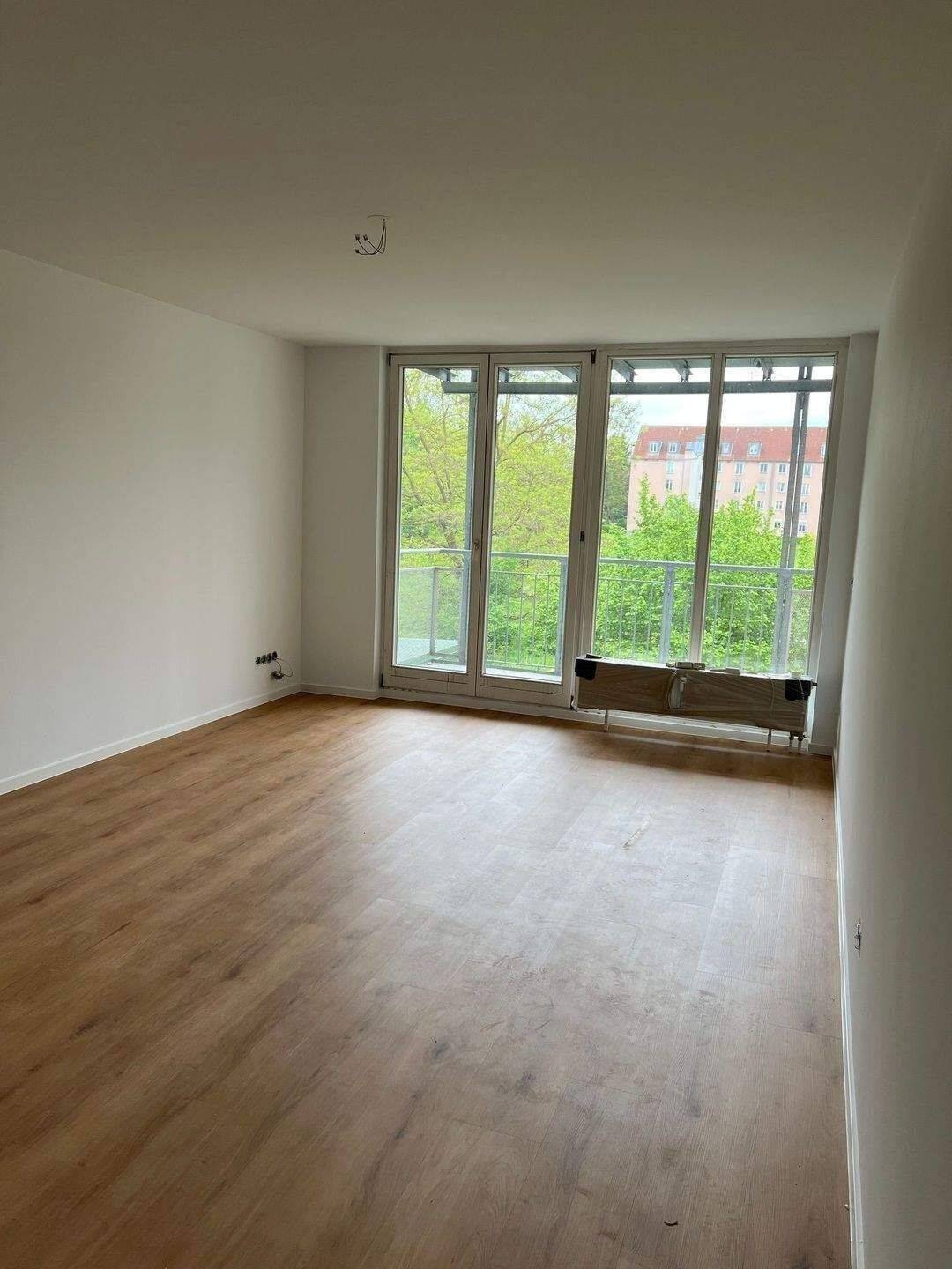 Erstbezug nach Totalrenovierung! Neubau, 2. OG, Balkon in grüner + ruhiger Lage der Veltener Parkstadt, 16727 Velten