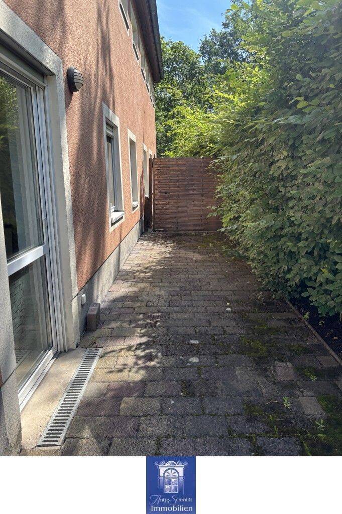 Hübsche Wohnung mit großer Terrasse in grüner und ruhiger Lage!, 1445 Radebeul