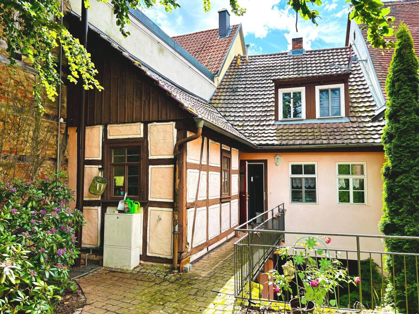 *SCHMUCKSTÜCK AM SALZMARKT* Modernes, helles Stadthaus mit Garten und Nebengebäude sucht neuen Eigentümer, 97486 Königsberg i. Bay.