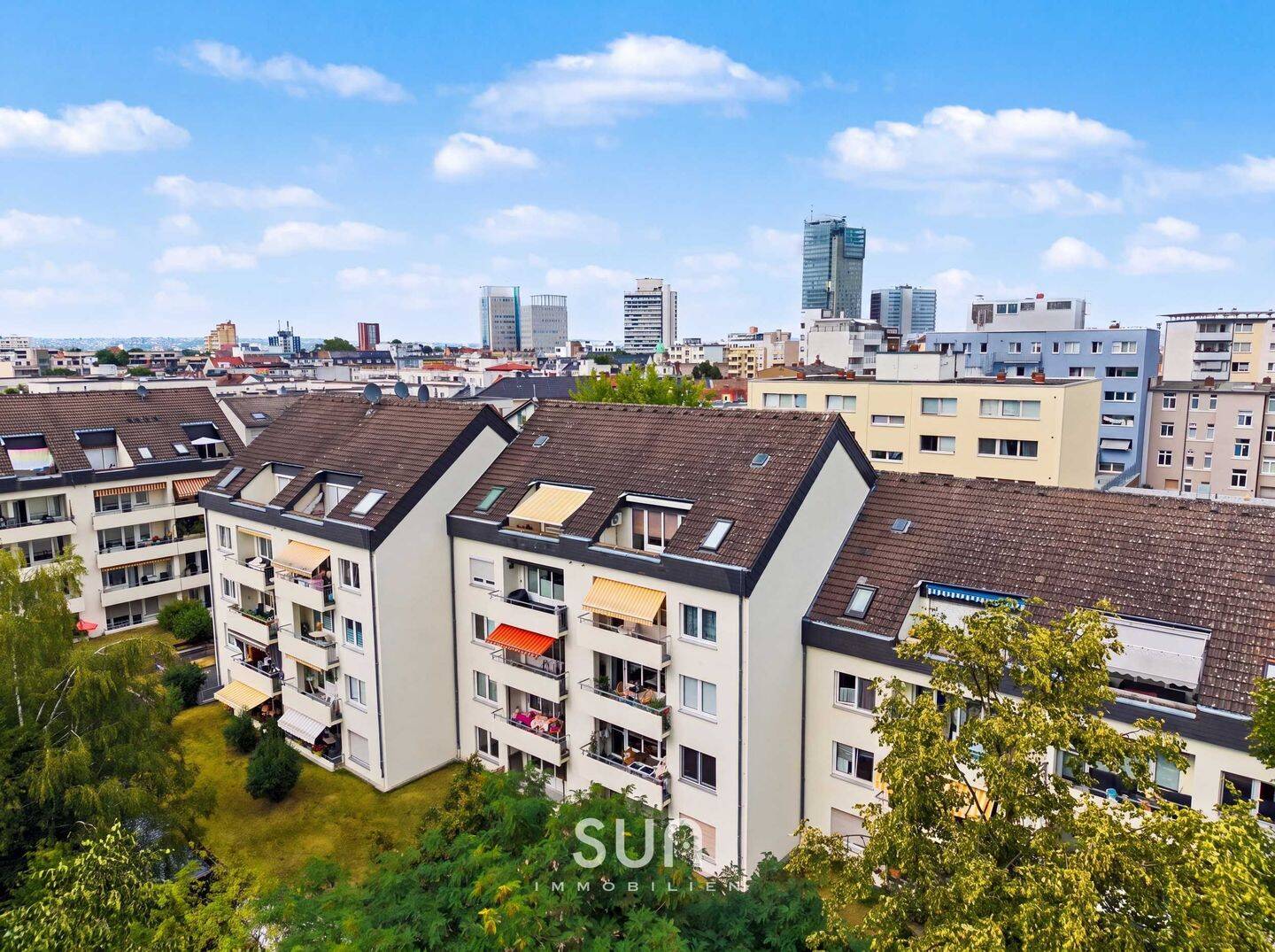 OFFENBACHS INNENSTADT NEU ERLEBEN! – Wohnkomfort mit Loggia & Stellplatz im 3-Zimmer-Hochparterre, 63067 Offenbach am Main (Kaiserlei Offenbach am Main)