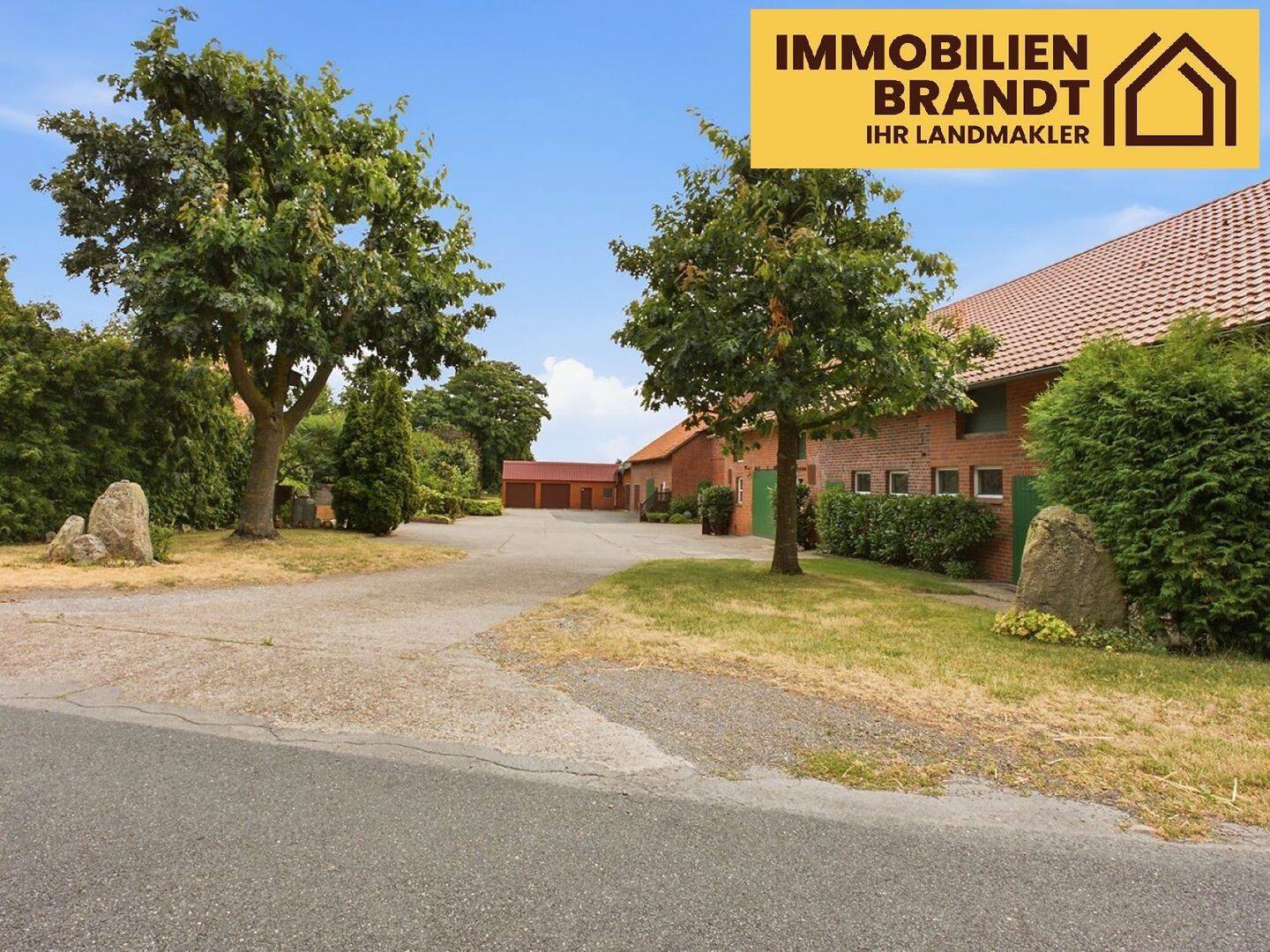 Großzügiges Mehrgenerationenhaus mit 2 Wohneinheiten, PV – Anlagen & großem Grundstück, 31600 Uchte