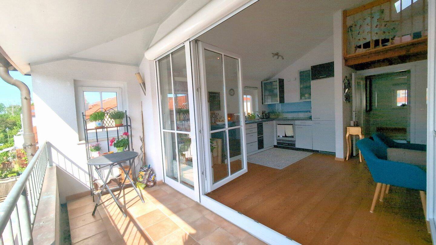 Sonniges Zuhause 2,5-Zimmer-DG-Whg mit Galerie und Süd-Loggia – Provisionsfrei, 85560 Ebersberg