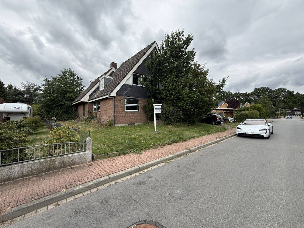 Groß Grönau – Sanierungsbedürftiges EFH (Brandschaden)  mit Doppelgarage auf Eigenlandgrundstück, 23627 Groß Grönau (Klein Grönau)
