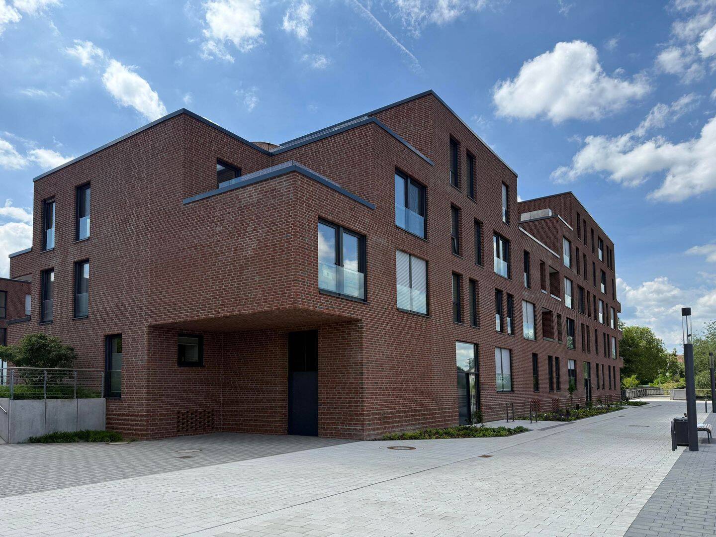 Allerinsel: 2,5-Zimmer-Wohnung mit Einbauküche und zwei Dachterrassen, 29223 Celle