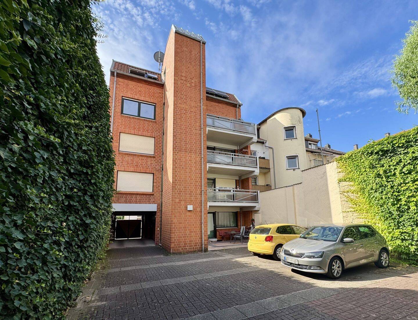 KL-City – Gepflegte 3-Zimmer-Eigentumswohnung mit schöner Aussicht, 2 Balkonen und Pkw-Stellplatz, 67655 Kaiserslautern (Innenstadt)
